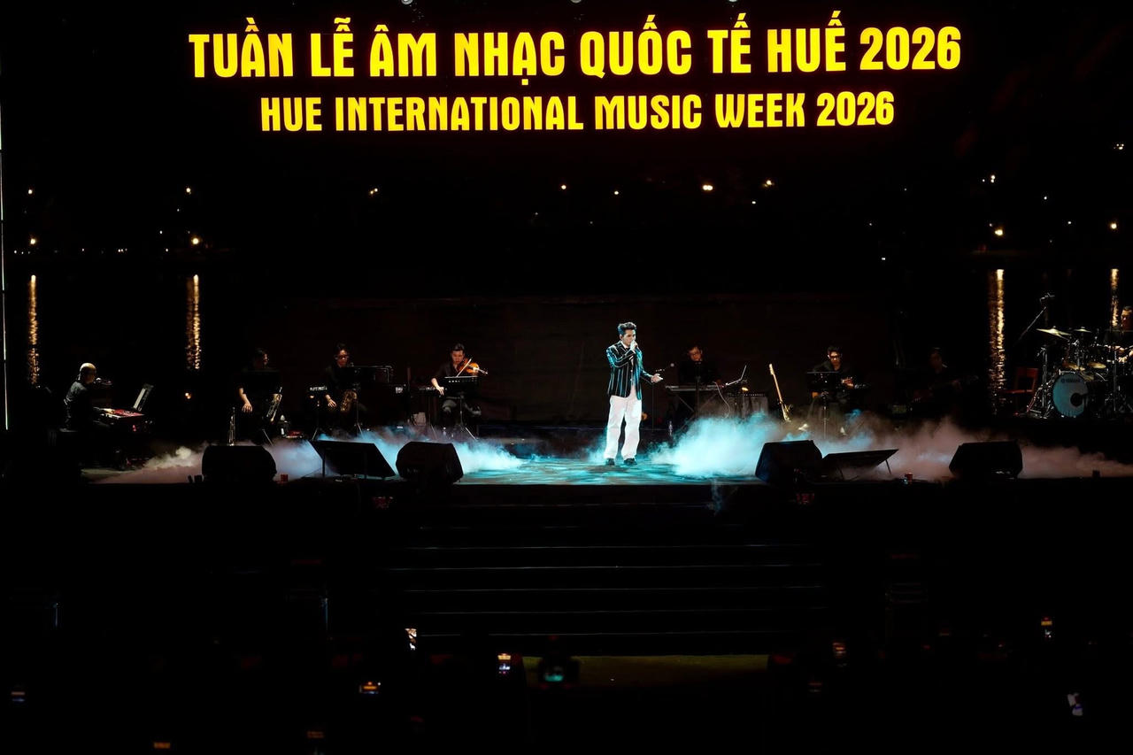 Hàng nghìn khán giả dự đêm nhạc tưởng nhớ Trịnh Công Sơn bên dòng sông Hương
