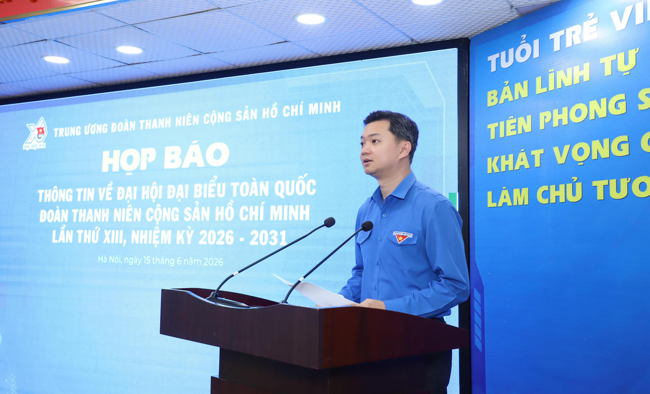 Ông Nguyễn Minh Triết - Uỷ viên dự khuyết BCH Trung ương Đảng, Bí thư thường trực BCH Trung ương Đoàn, Chủ tịch Trung ương Hội Sinh viên Việt Nam thông tin tại họp báo. (Ảnh: Đ.H)