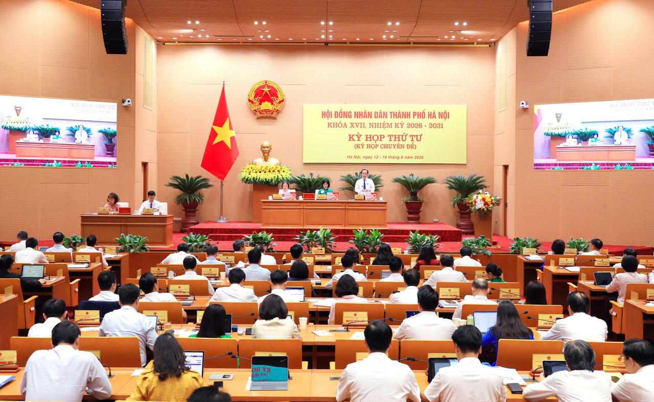Quang cảnh phiên họp.