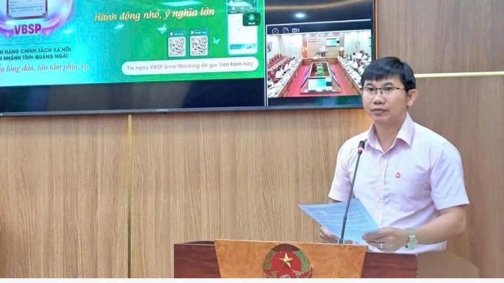 Bí thư Đảng uỷ, Giám đốc NHCSXH tỉnh Quảng Ngãi, ông Nguyễn Ngọc Tuấn chủ trì cuộc họp của đơn vị bàn thực hiện nhiệm vụ giai đoạn mới.