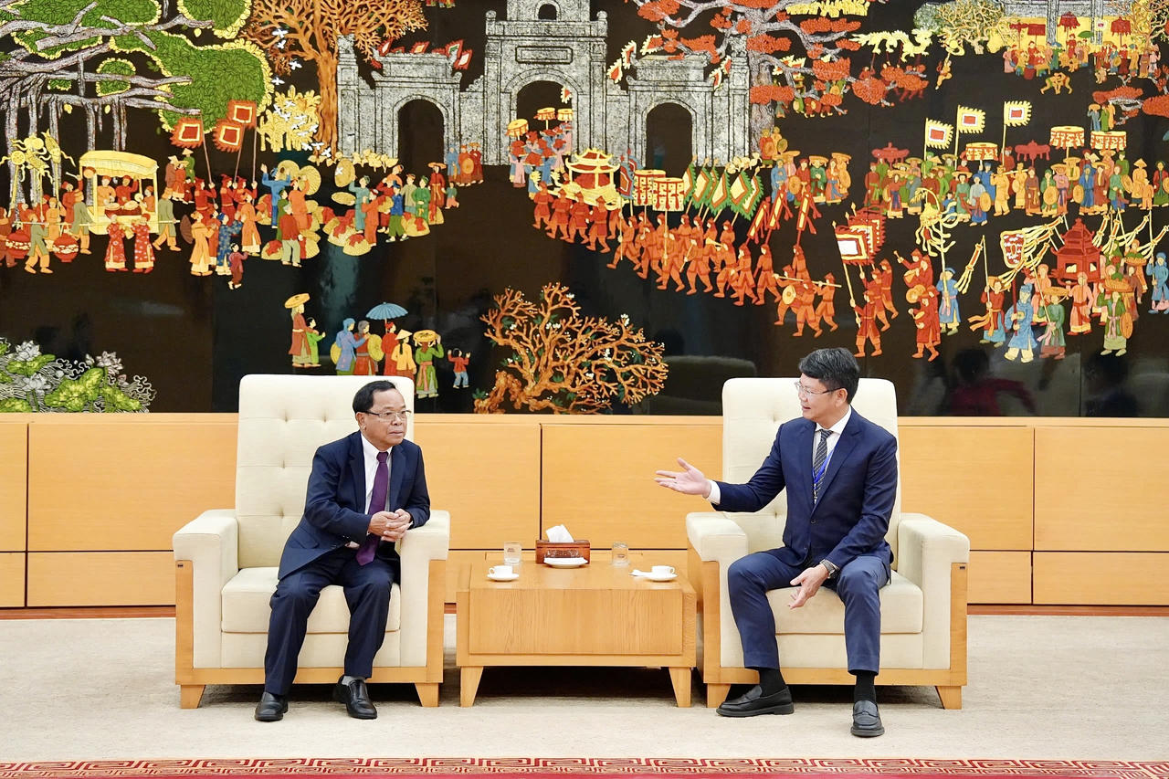 Phó Thủ tướng, Bộ trưởng Bộ Tư pháp Lào bắt đầu chuyến thăm và làm việc tại Việt Nam