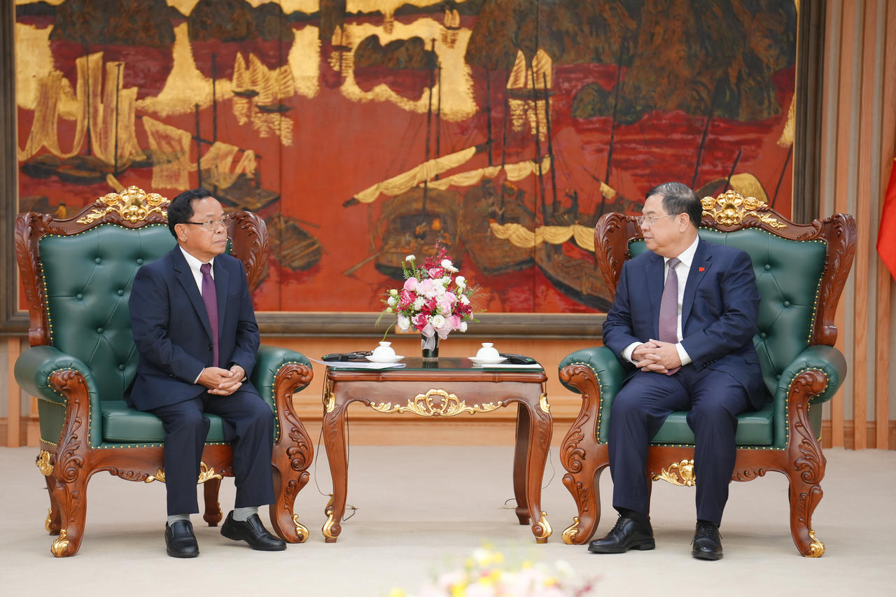 Phó Thủ tướng Thường trực Chính phủ Phạm Gia Túc đề nghị hai Bộ Tư pháp&nbsp;tăng cường phối hợp triển khai có hiệu quả các Thỏa thuận cấp cao giữa hai Đảng. Ảnh: P.Mai