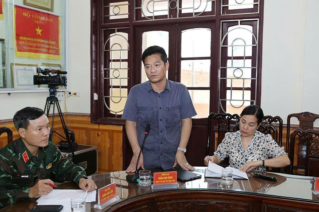 Phó Chủ tịch UBND tỉnh Ninh Bình Trần Anh Dũng phát biểu tại buổi kiểm tra.
