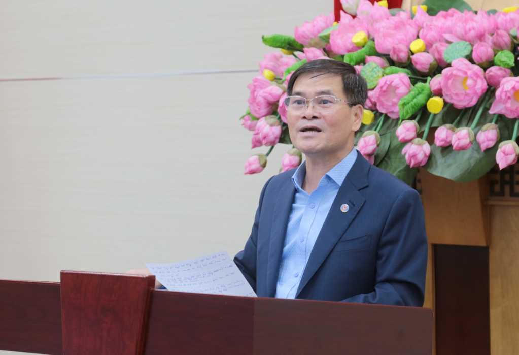 Chủ tịch UBND tỉnh Bùi Văn Khắng phát biểu tại buổi gặp mặt.
