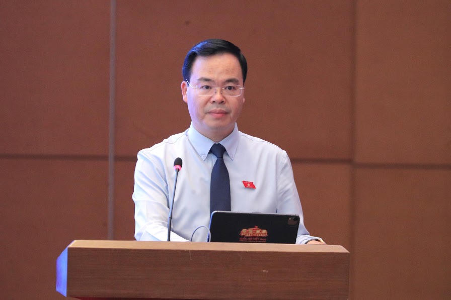Phó Chủ nhiệm Uỷ ban KH,CN&MT Trần Văn Khải phát biểu dẫn đề Hội thảo.