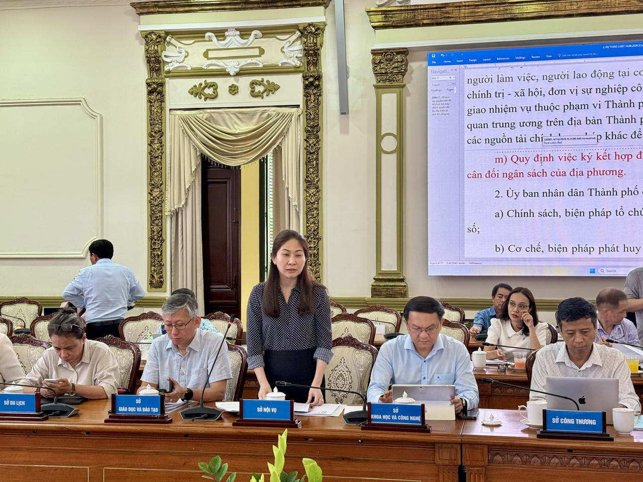 Các cơ quan chuyên môn của TP HCM tiếp thu ý kiến của đoàn công tác Bộ Tư pháp (Ảnh: Bùi Yên).