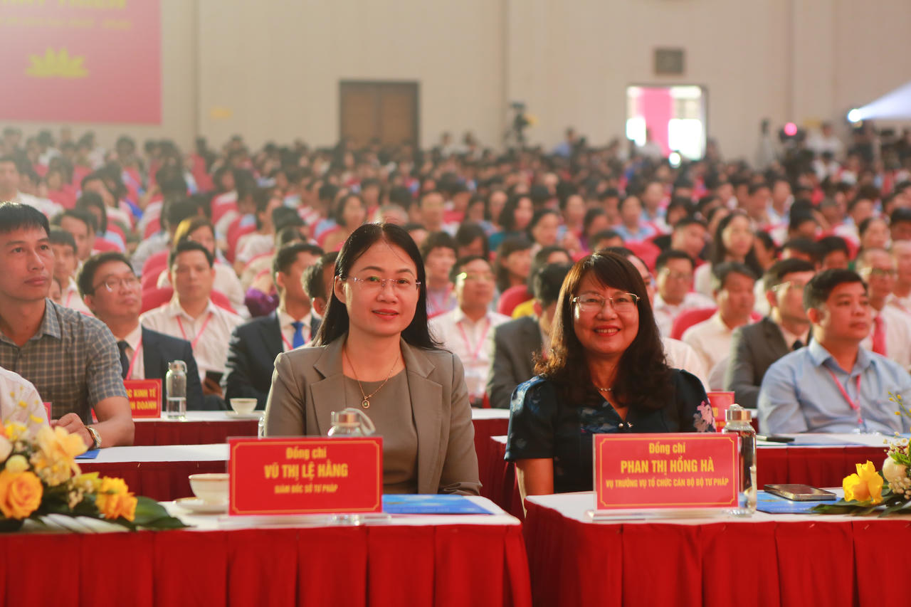 Các đại biểu tham dự buổi lễ