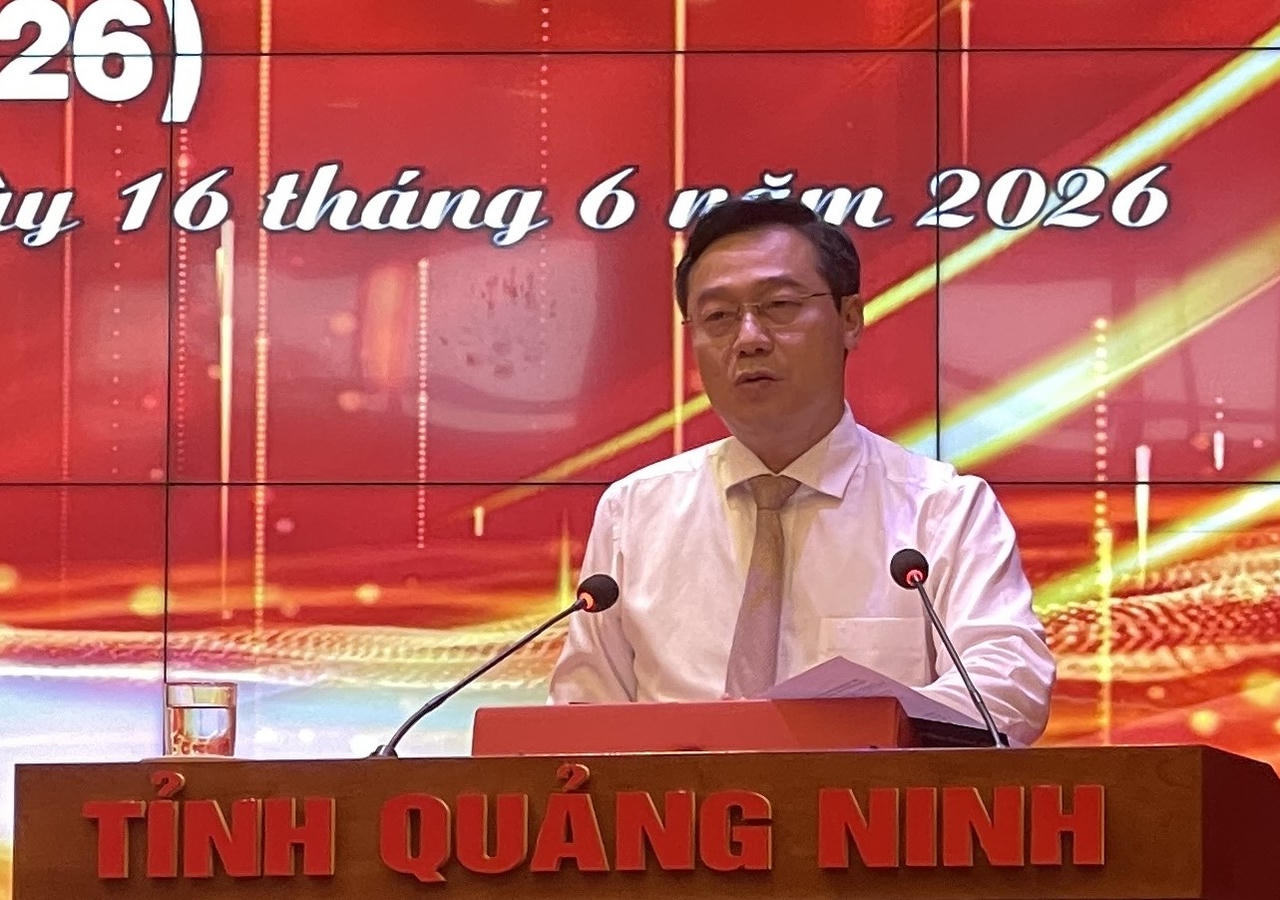 Ông Nguyễn Thế Lãm - Chủ tịch Hội Nhà báo tỉnh, Giám đốc Báo và Phát thanh, Truyền hình Quảng Ninh phát biểu tại buổi lễ.