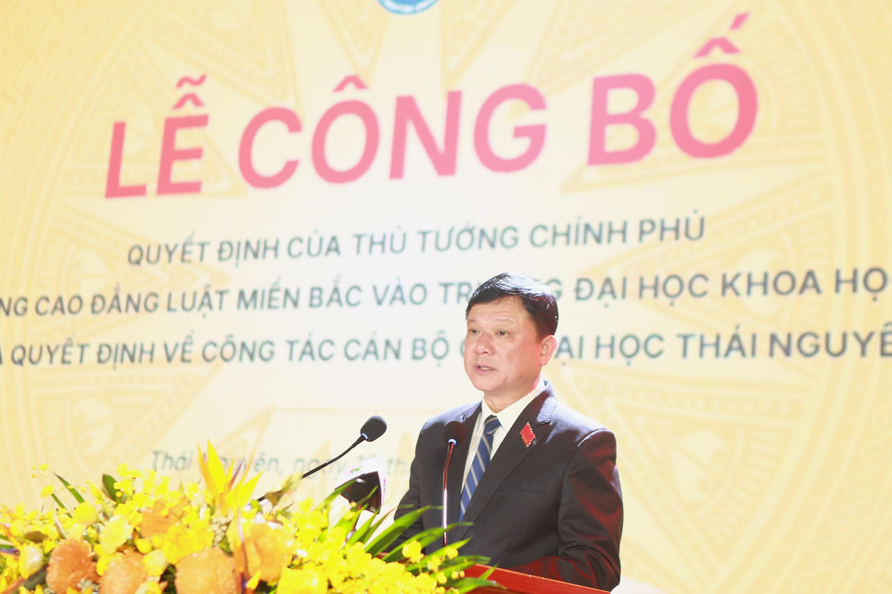 Ông Hoàng Văn Hùng, Giám đốc Đại học Thái Nguyên phát biểu tại lễ công bố