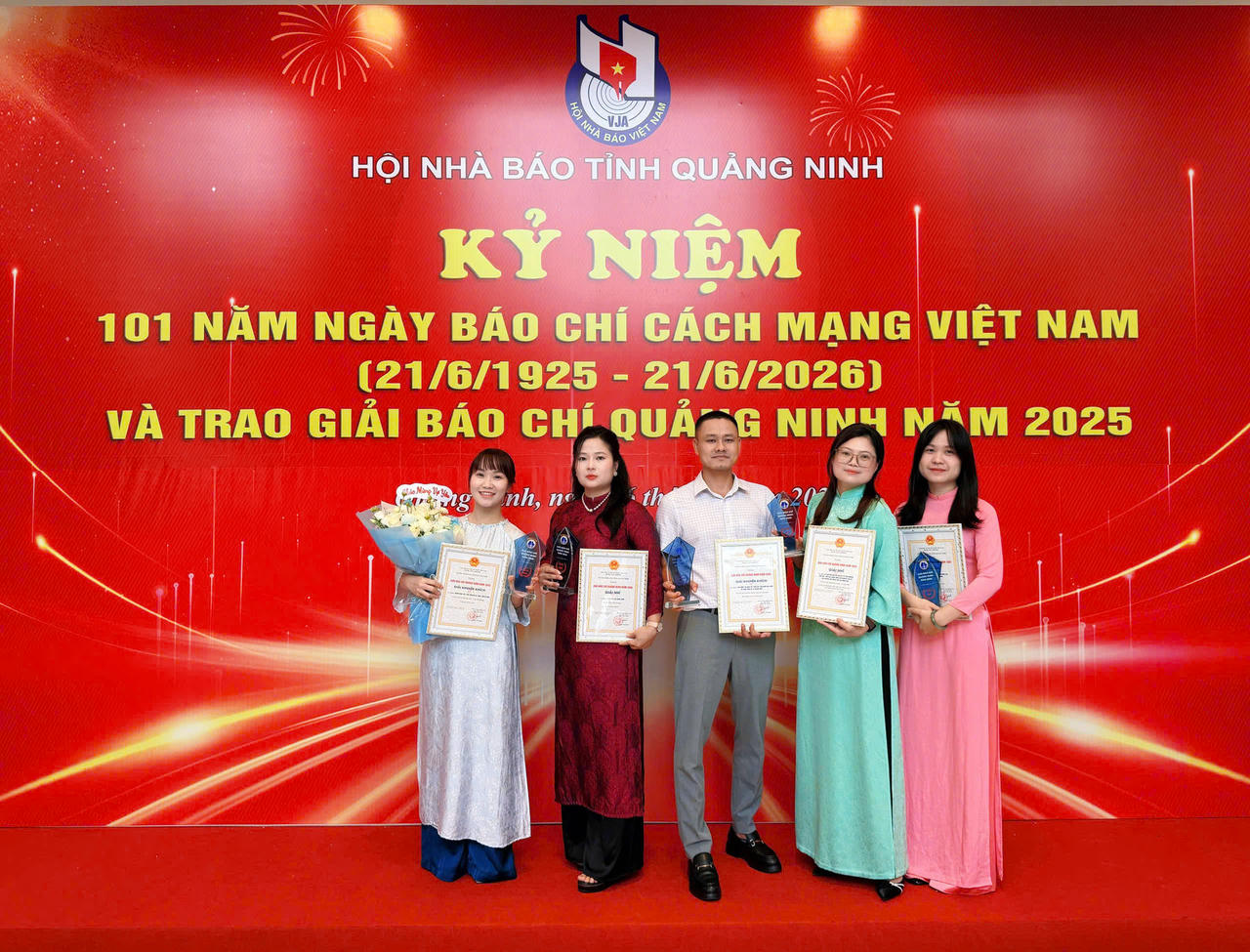 Những người làm báo Quảng Ninh vô cùng tự hào khi nhìn lại lịch sử oanh liệt của báo chí Vùng mỏ Anh hùng.