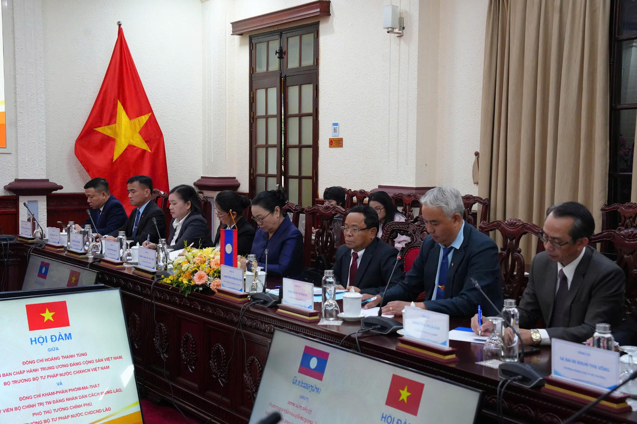Thắt chặt quan hệ hữu nghị vĩ đại, đoàn kết đặc biệt, hợp tác toàn diện, gắn kết chiến lược Việt Nam - Lào
