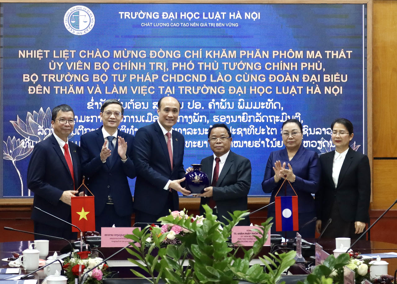 Việt Nam – Lào: Đẩy mạnh hợp tác đào tạo nguồn nhân lực pháp luật