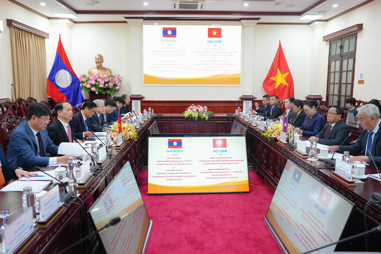Thắt chặt quan hệ hữu nghị vĩ đại, đoàn kết đặc biệt, hợp tác toàn diện, gắn kết chiến lược Việt Nam - Lào