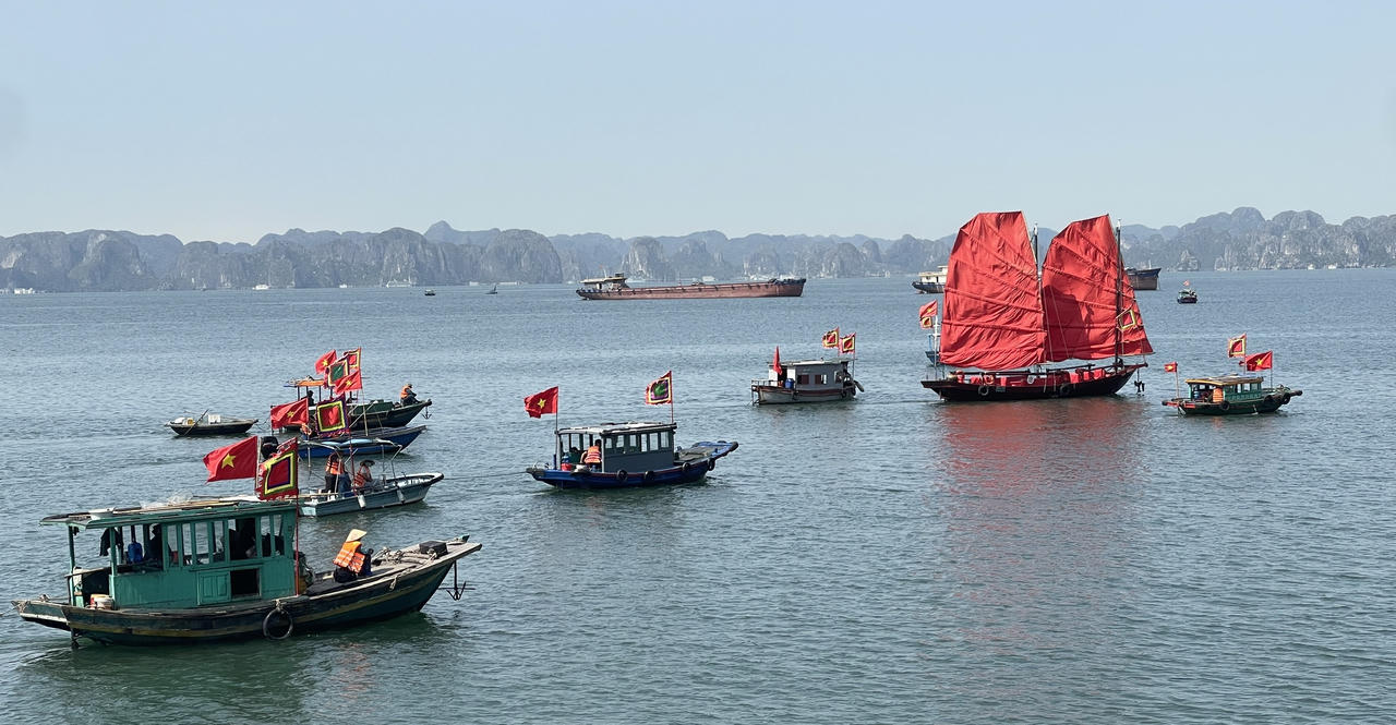 Quảng Ninh: Tạm ngừng cấp phép hoạt động trên biển