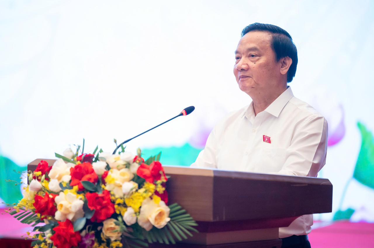 Phó Chủ tịch Quốc hội Nguyễn Khắc Định phát biểu khai mạc Hội nghị. (Ảnh: M.Tâm)
