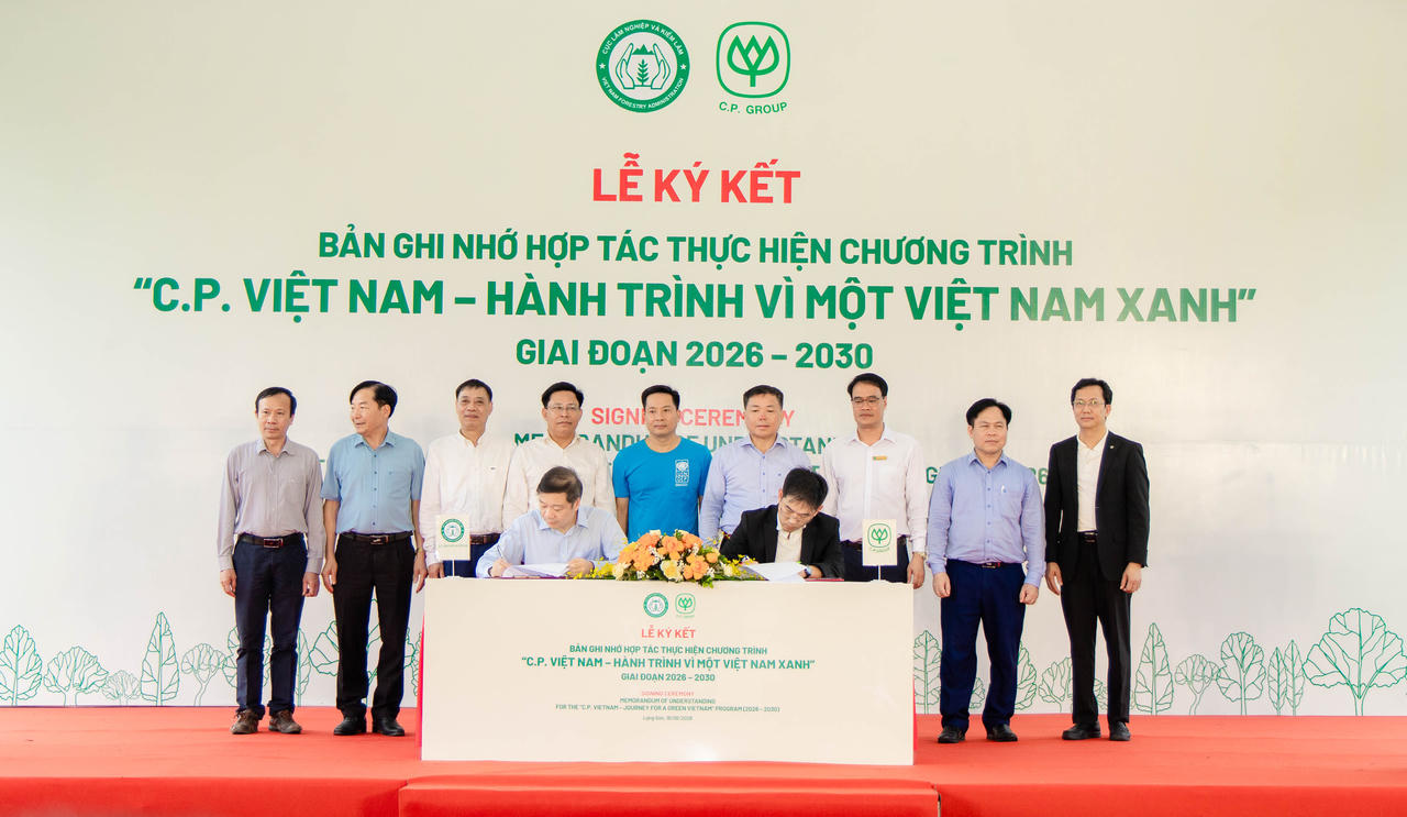 Đại diện Cục Lâm nghiệp và Kiểm lâm và C.P. Việt Nam ký kết Bản ghi nhớ hợp tác triển khai chương trình “C.P. Việt Nam - Hành trình vì một Việt Nam xanh” giai đoạn 2026 - 2030. Ảnh: C.P. Việt Nam