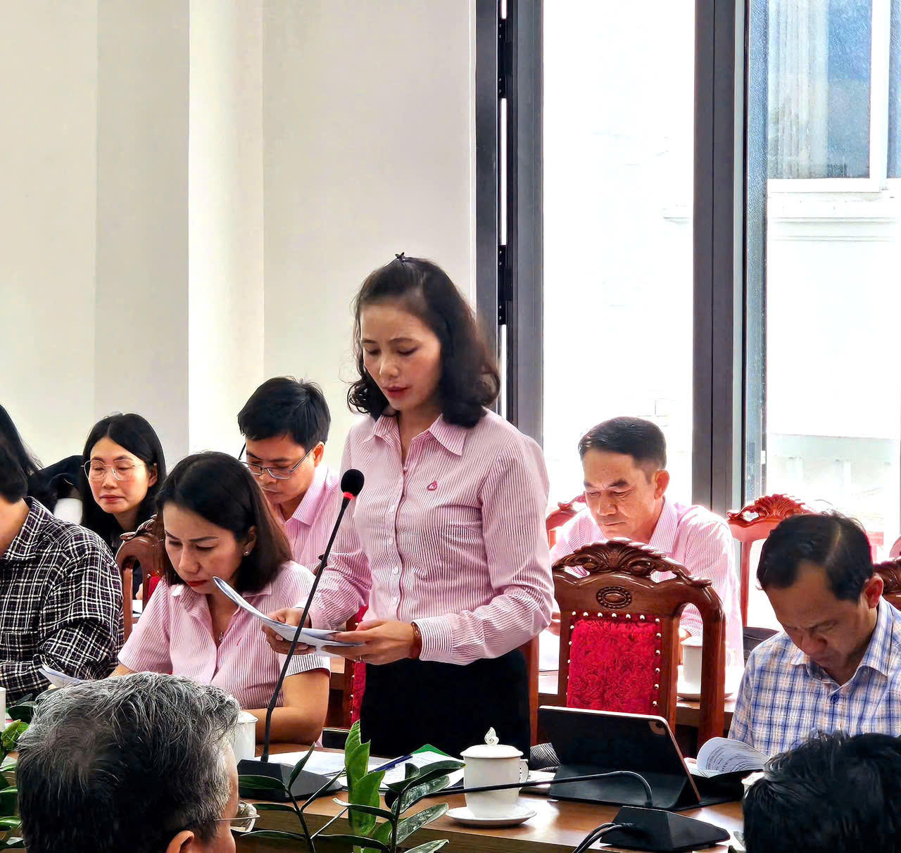 Giám đốc kiêm Bí thư Chi bộ Đảng NHCSXH tỉnh Lâm Đồng - bà Nguyễn Thị Ngọc Thu phát biểu tại Hội nghị nâng cao chất lượng TDCS ở Lâm Đồng.