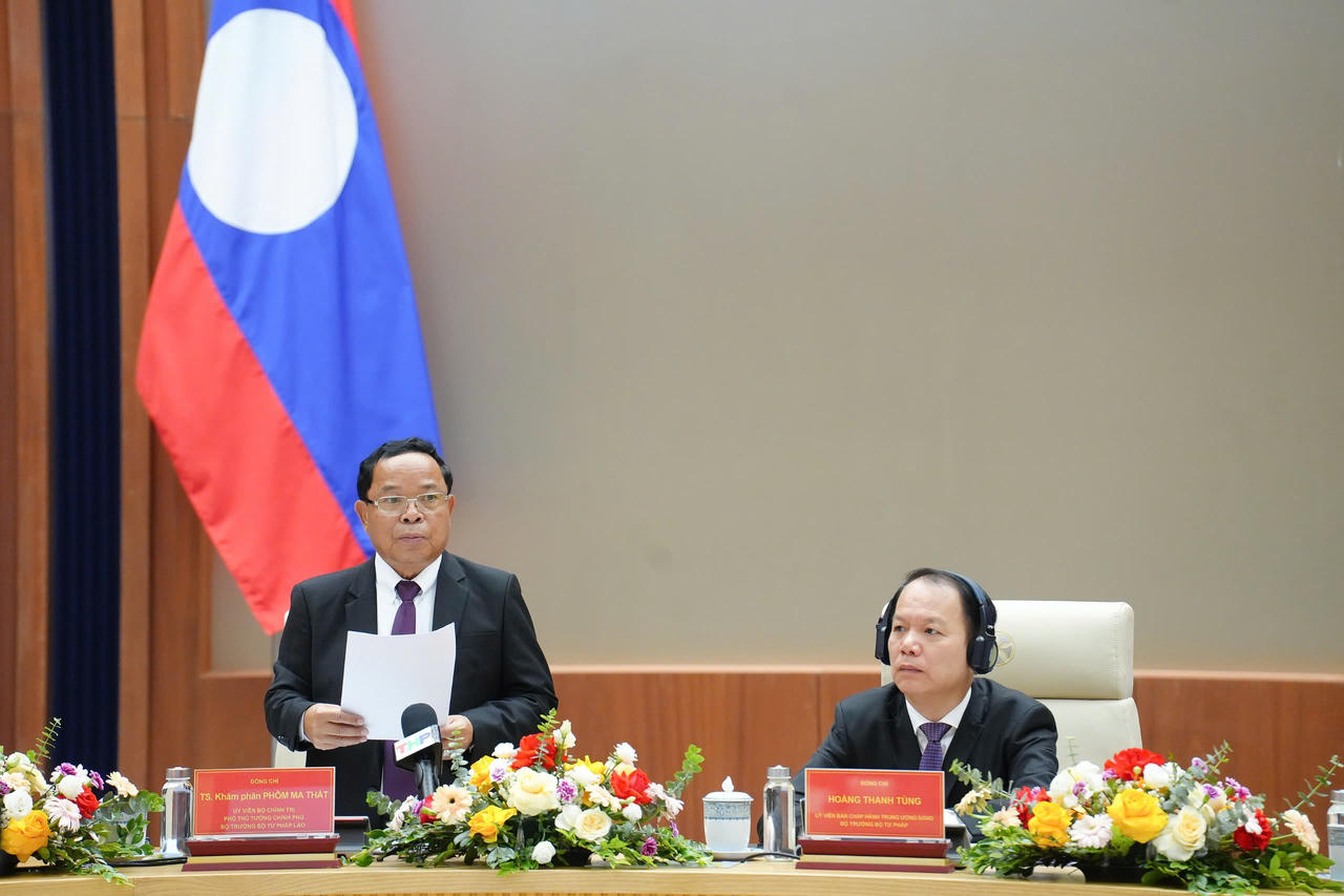 Đồng chí Khăm-phăn PHÔM-MA-THẮT, Ủy viên Bộ Chính trị Đảng nhân dân Cách mạng Lào, Phó Thủ tướng Chính phủ, Bộ trưởng Bộ Tư pháp nước Cộng hòa Dân chủ Nhân dân Lào