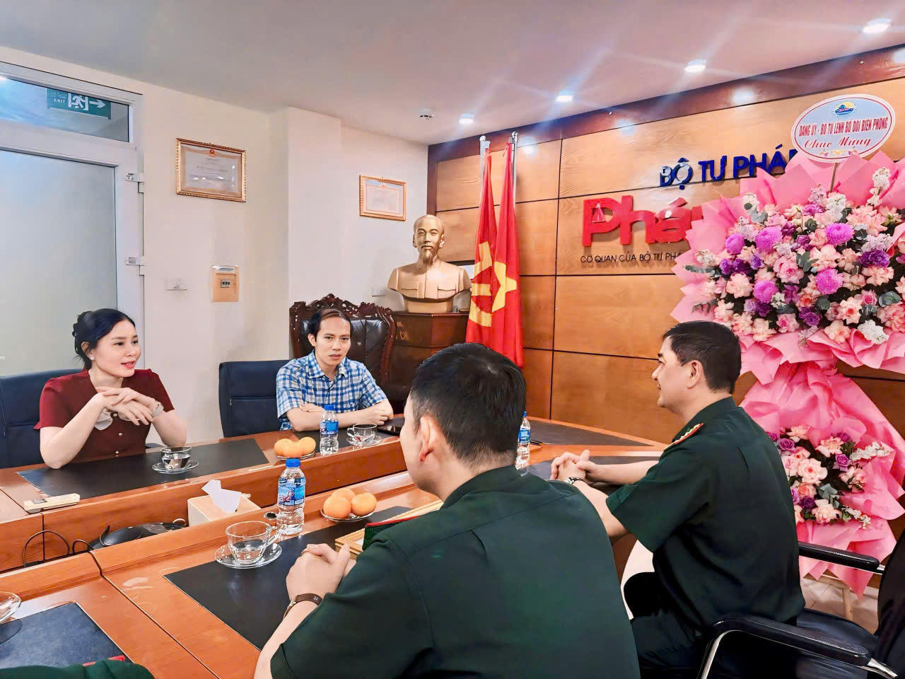 Quang cảnh buổi thăm và làm việc.