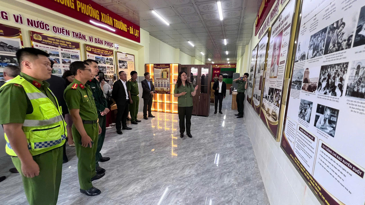 Đảng bộ Công an phường Xuân Trường - Đà Lạt xây dựng không gian văn hoá Hồ Chí Minh.