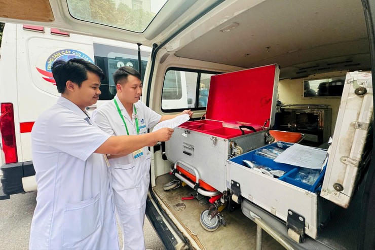 Chính sách phát triển hệ thống y tế Hà Nội: Dành ưu tiên đặc biệt cho Trung tâm Cấp cứu 115 và các Trạm y tế