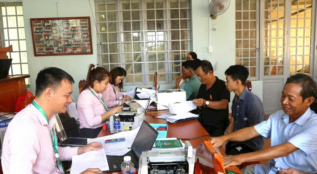 Các điểm giao dịch xã của NHCSXH tỉnh Lâm Đồng được duy trì và tích cực phục vụ Nhân dân vay vốn, trả nợ, nộp lãi thuận lợi.