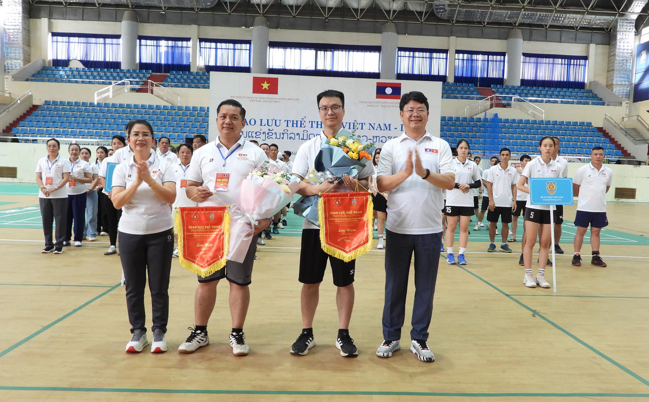 Giao lưu thể thao nhân dịp Hội nghị các tỉnh có chung đường biên giới Việt Nam - Lào