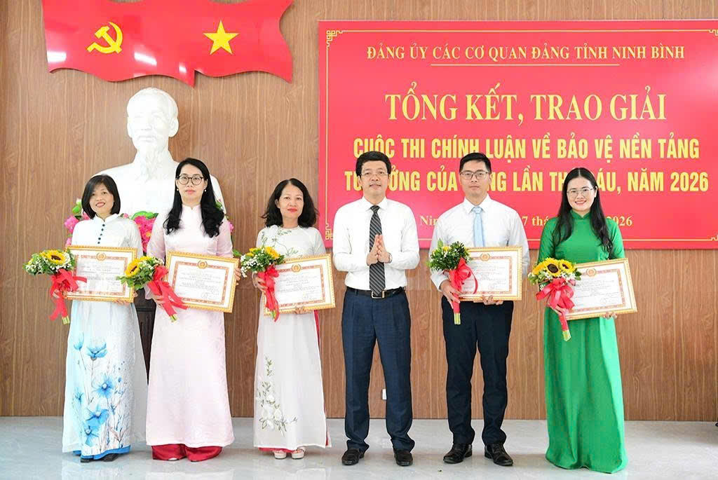 Ninh Bình trao giải cuộc thi chính luận bảo vệ nền tảng tư tưởng của Đảng lần thứ VI năm 2026