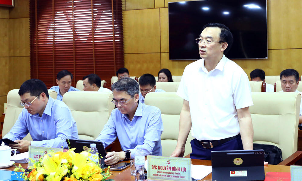 Ông Nguyễn Đình Lợi - Trưởng ban Tuyên giáo và Dân vận phát biểu tại Hội nghị.