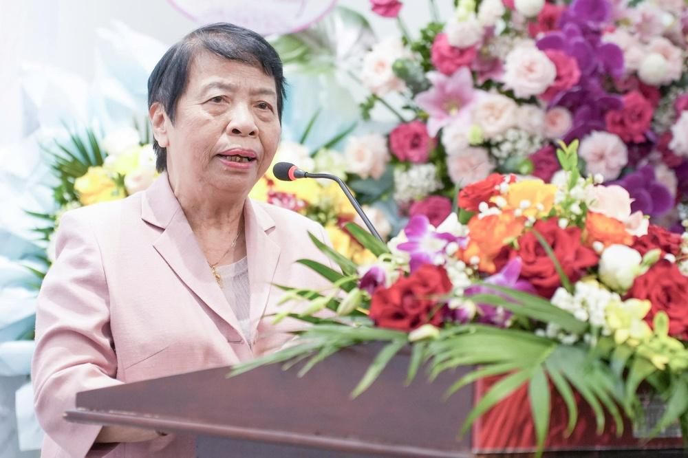 Bà Tô Thị Toàn, con gái họa sĩ Tô Ngọc Vân thay mặt gia đình họa sĩ bày tỏ cảm xúc của gia đình trong ngày phát động cuộc thi vô cùng có ý nghĩa (Ảnh: BTC).