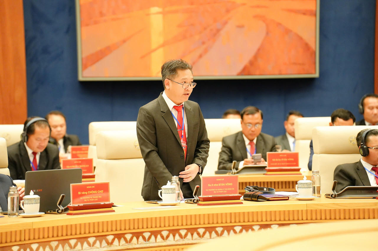 Các đại biểu thảo luận các giải pháp nhằm nâng cao hiệu quả phối hợp giữa cơ quan tư pháp hai nước trong giai đoạn tới.