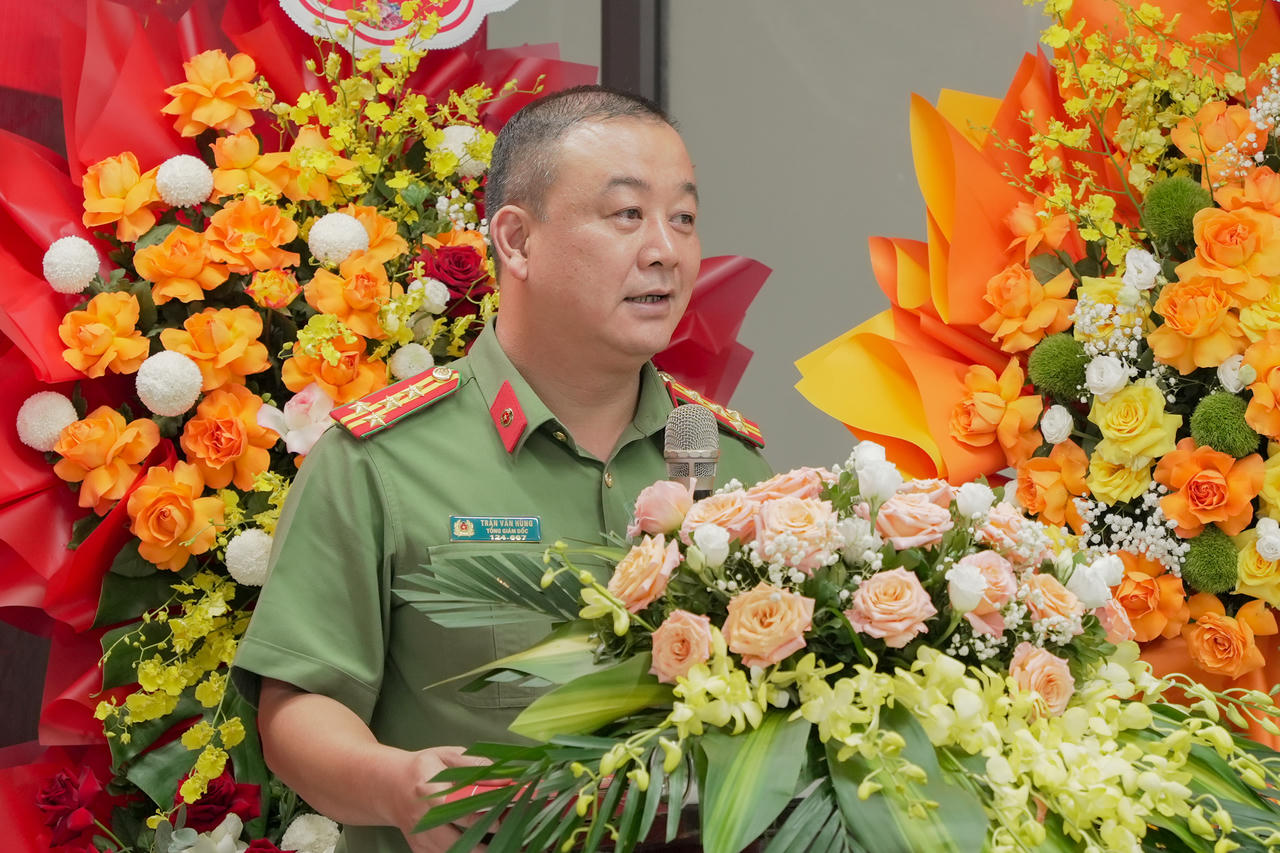Chủ tịch kiêm Tổng Giám đốc Tổng công ty TNHH MTV Tháng Tám, Đại tá Trần Văn Hùng phát biểu tại buổi lễ.
