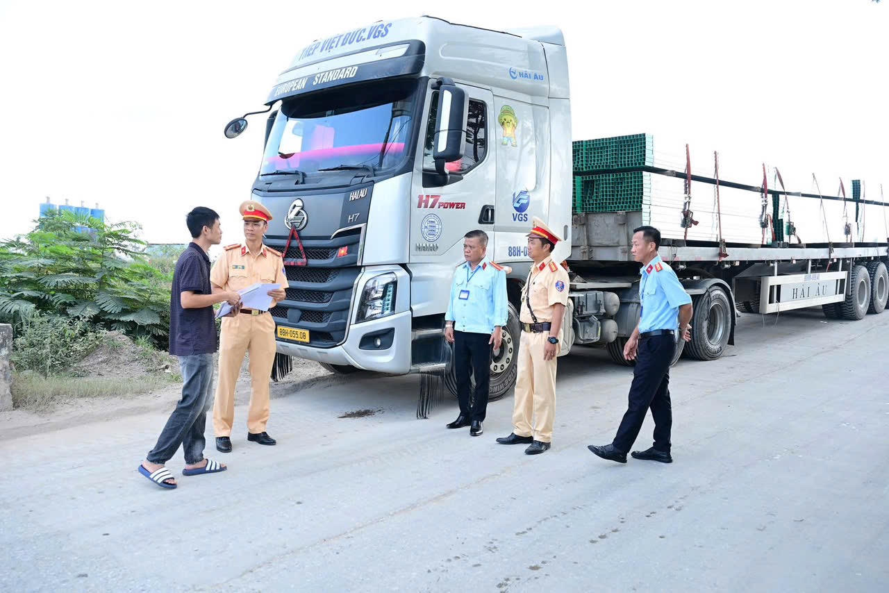 &nbsp;6 tháng đầu năm lực lượng CSGT phát&nbsp;hiện, xử lý 76.336 trường hợp vi phạm, tổng số tiền xử phạt hơn 210 tỷ đồng