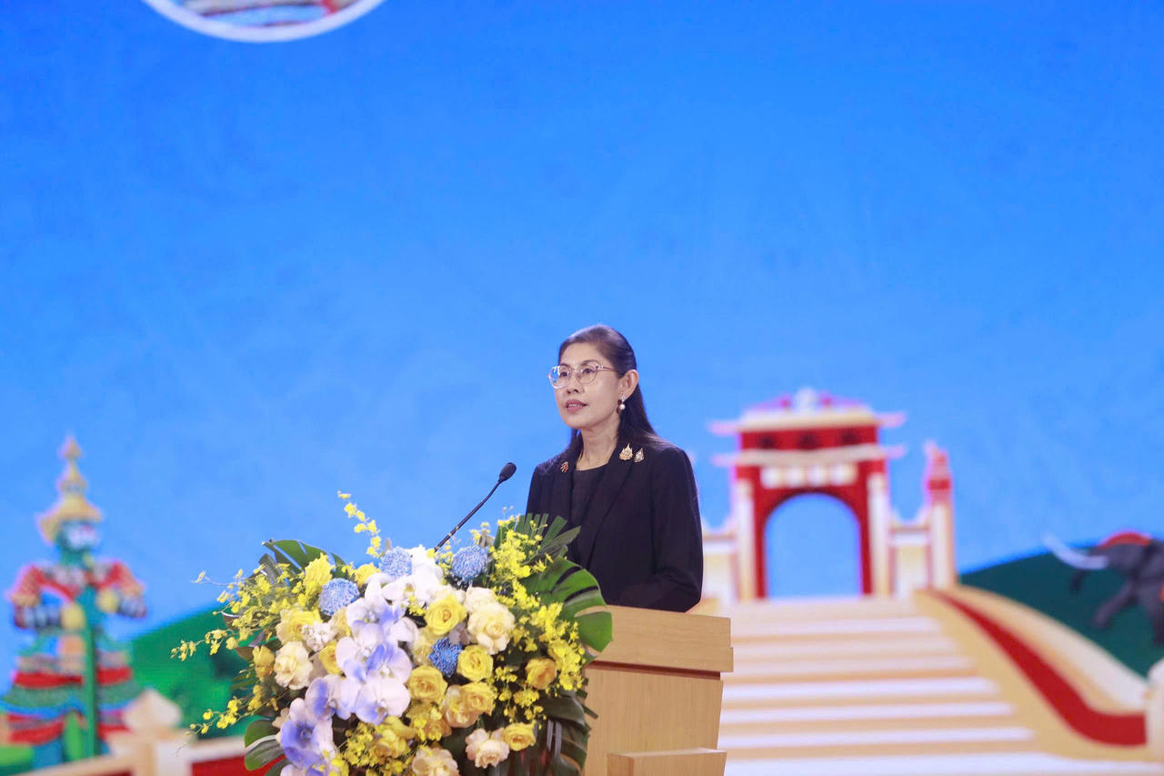Bà Urawadee Sriphiromya - Đại sứ đặc mệnh toàn quyền Vương quốc Thái Lan tại Việt Nam phát biểu tại chương trình.