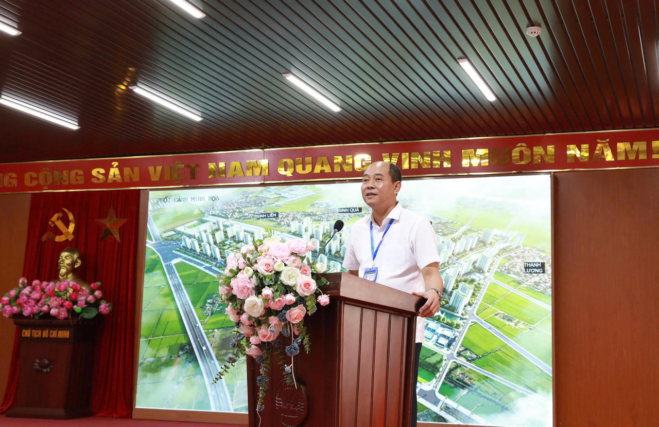 Phó Bí thư Đảng ủy, Chủ tịch UBND phường Định Công Nguyễn Tuấn Anh phát biểu tại hội nghị.