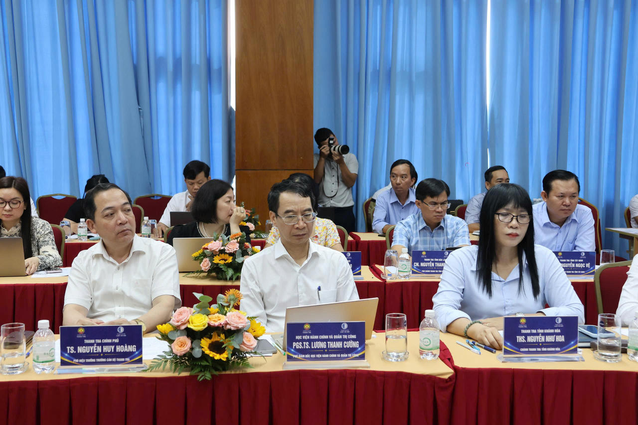 Các đại biểu dự hội thảo.