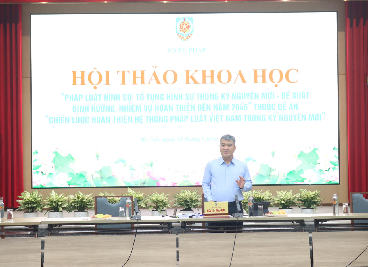 Thứ trưởng Nguyễn Thanh Tú phát biểu tại Hội thảo.