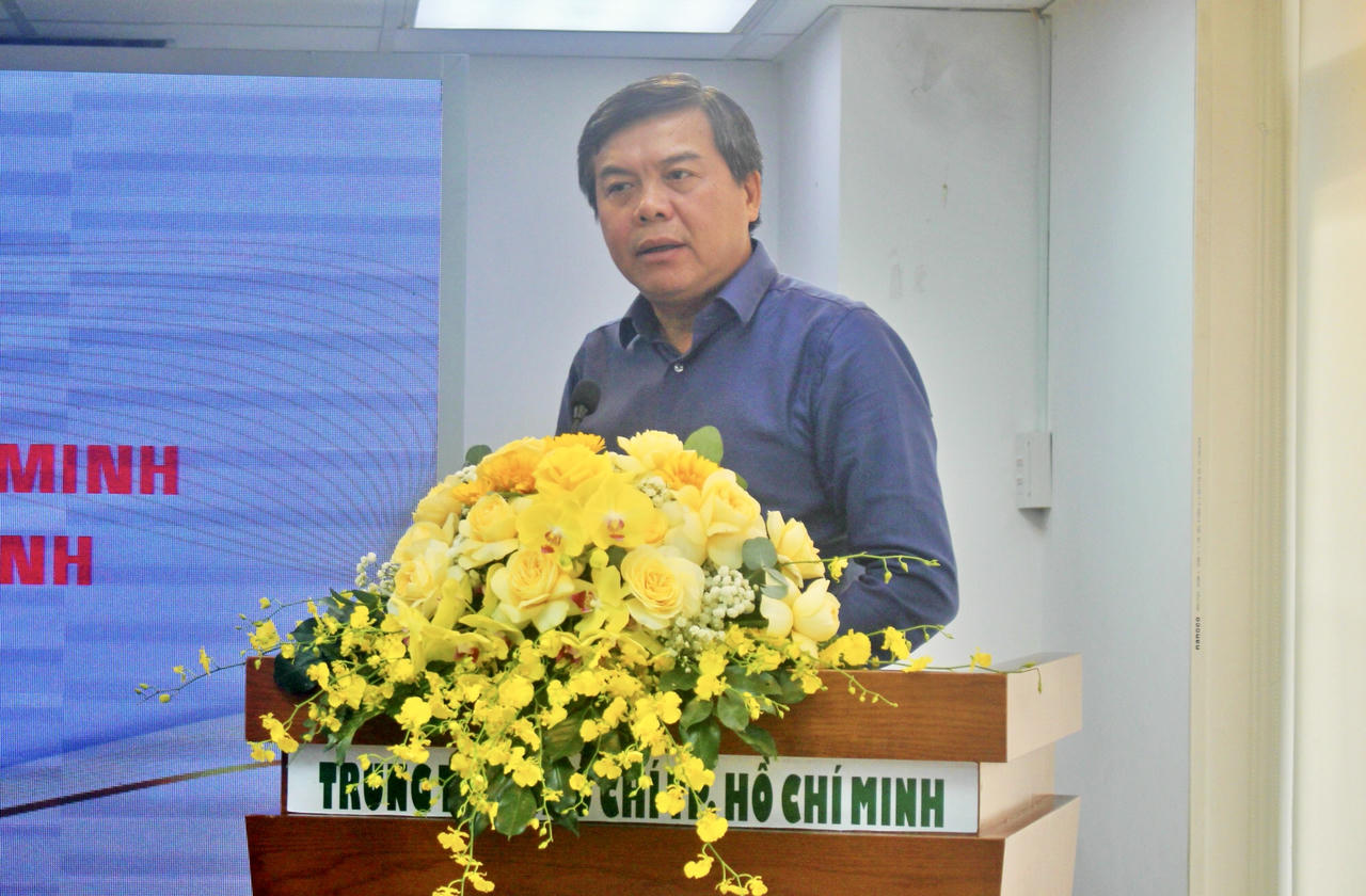 Ông Tăng Hữu Phong, Phó Trưởng Ban Tuyên giáo và Dân vận Thành ủy TP HCM phát biểu tại lễ ký kết