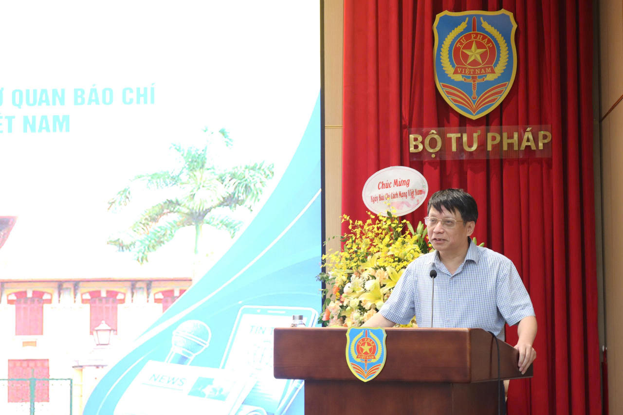 Nhà báo, Thiếu tướng Phạm Khải, Tổng Biên tập Tạp chí Công an nhân dân phát biểu tại cuộc gặp.