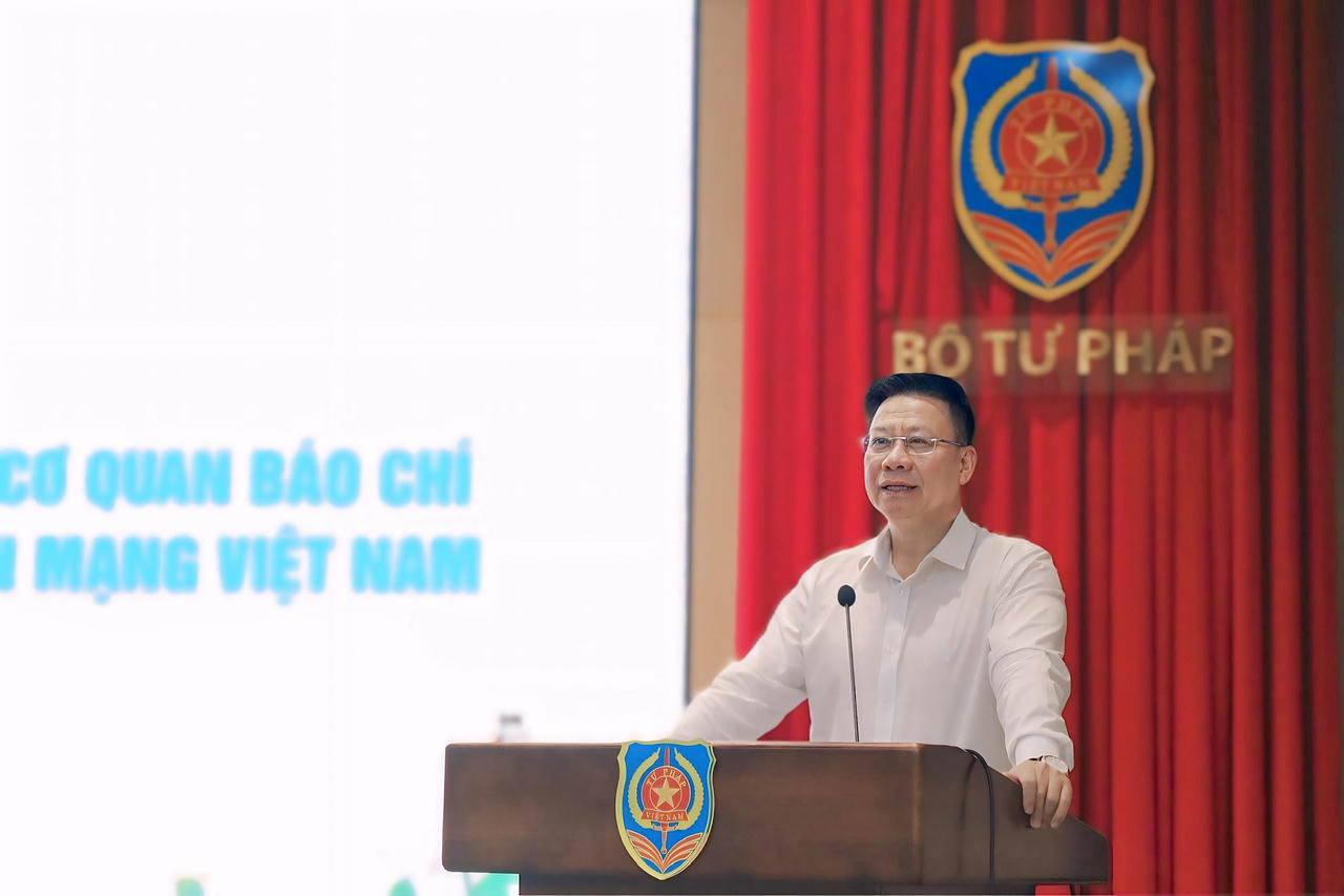 Thứ trưởng Nguyễn Thanh Ngọc phát biểu chúc mừng.