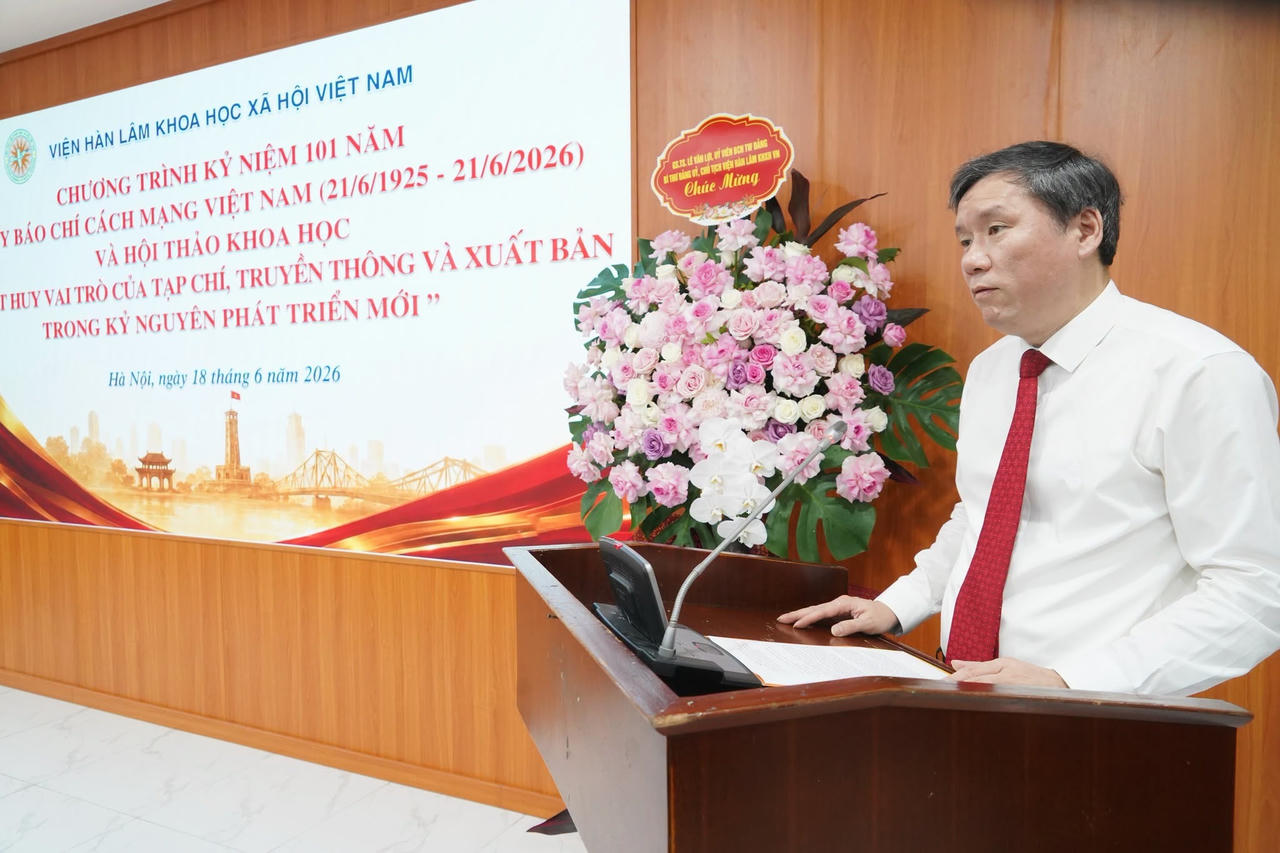 GS.TS. Lê Văn Lợi phát biểu.