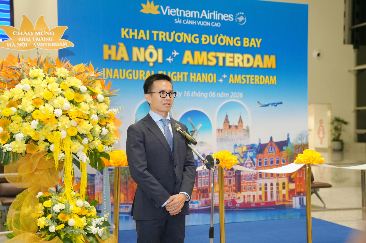 PTGĐ Vietnam Airlines Nguyễn Quang Trung phát biểu.