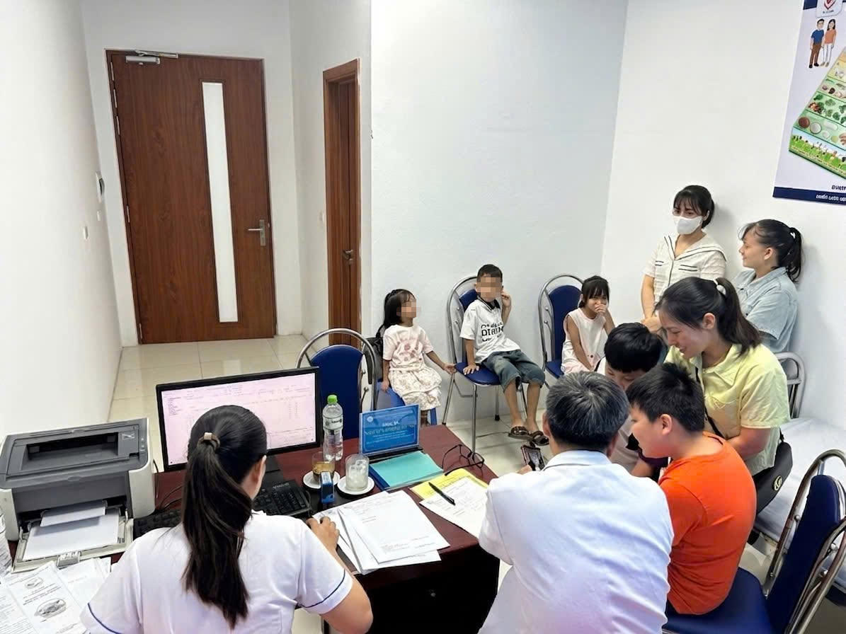 Chuyên gia trực tiếp thăm khám, tư vấn chế độ dinh dưỡng phù hợp với từng độ tuổi. Đặc biệt, đối với trẻ biếng ăn, chậm tăng cân.