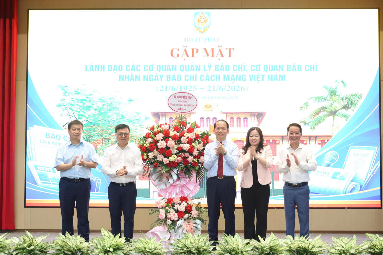 Báo chí đồng hành cùng công cuộc hoàn thiện đồng bộ thể chế, đưa đất nước phát triển nhanh, bền vững