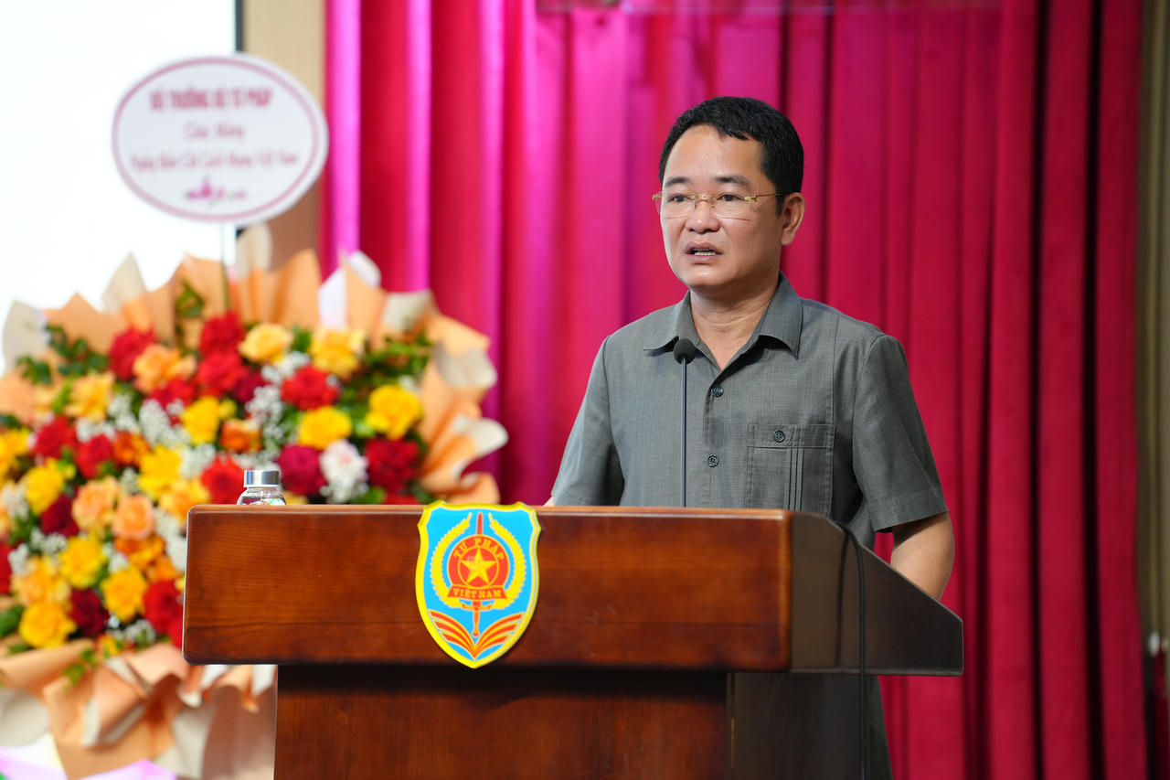 Tổng Biên tập Báo Pháp luật Vũ Hoài Nam phát biểu tại buổi làm việc.