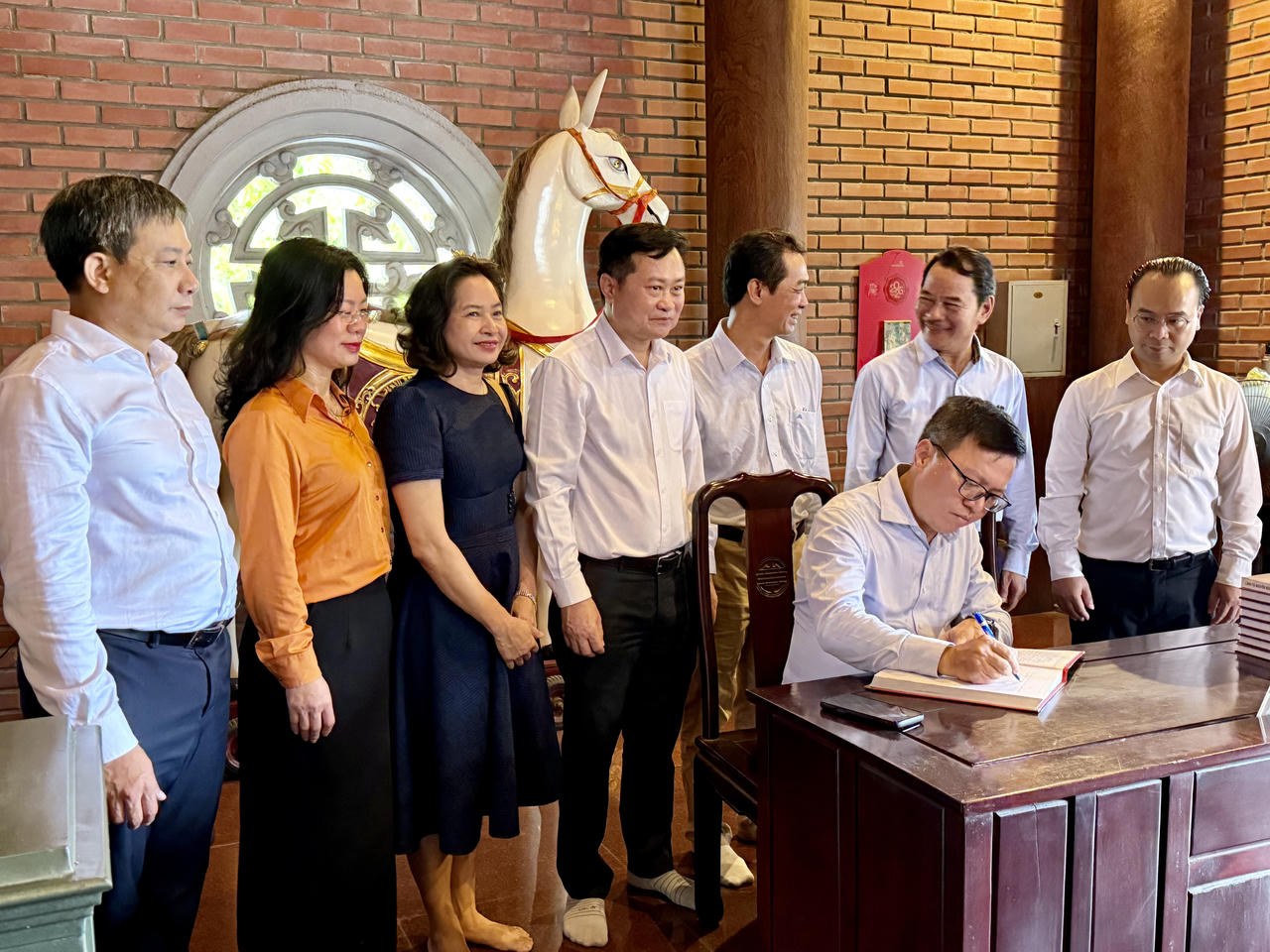 Hải Phòng: Đoàn đại biểu Trung ương Hội Nhà báo Việt Nam dâng hương tưởng niệm đồng chí Nguyễn Đức Cảnh