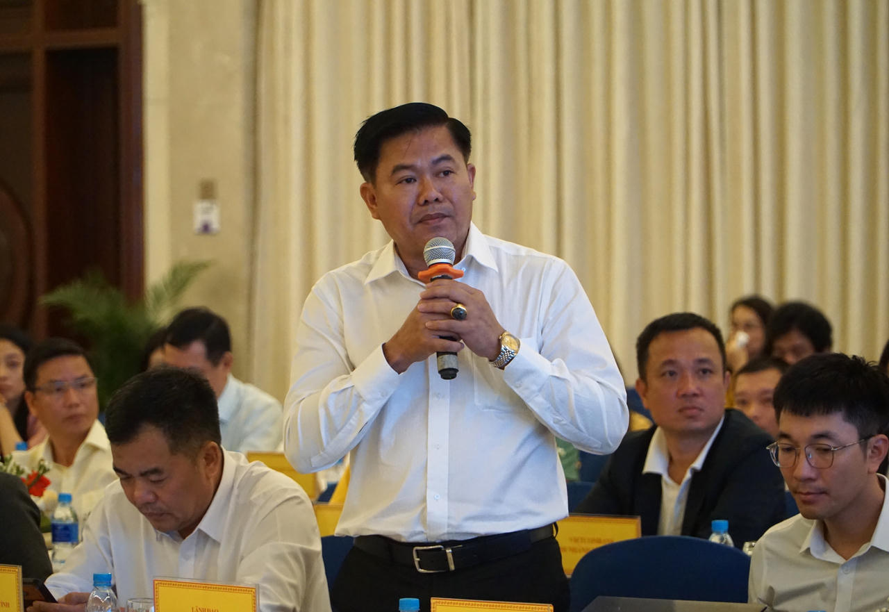 Các đại biểu tham gia ý kiến tại hội nghị.