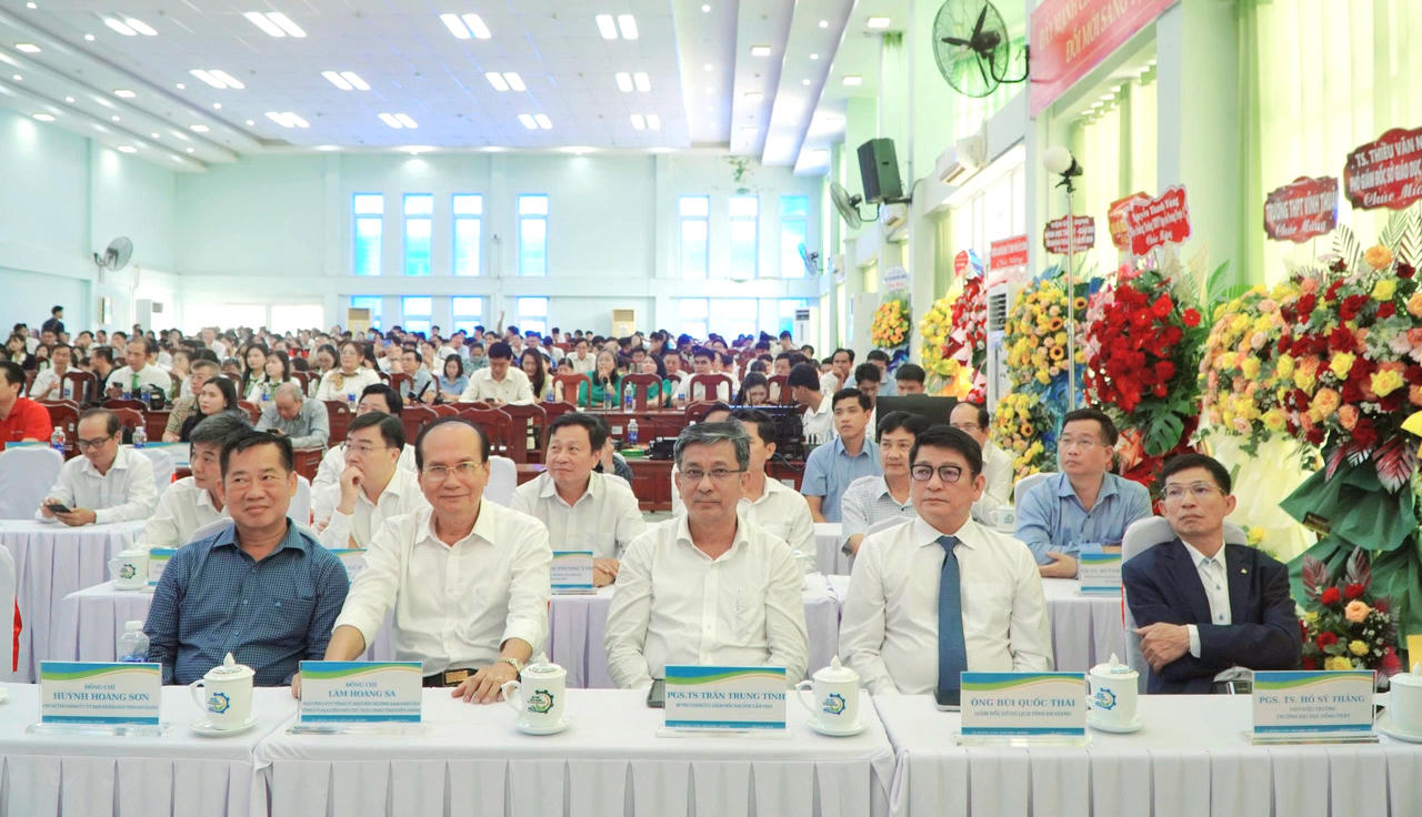 Tiến sĩ Nguyễn Hữu Thọ được bổ nhiệm làm Hiệu trưởng trường Đại học Kiên Giang