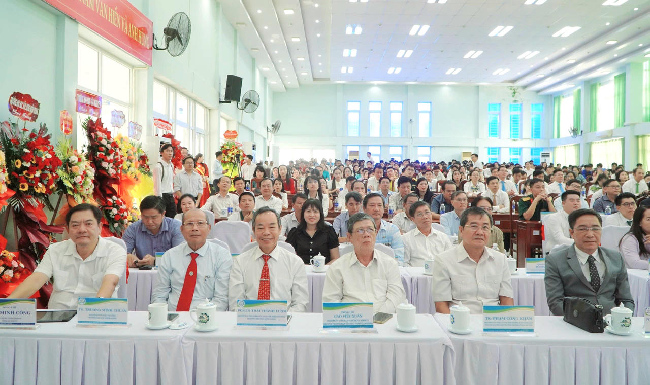 Tiến sĩ Nguyễn Hữu Thọ được bổ nhiệm làm Hiệu trưởng trường Đại học Kiên Giang