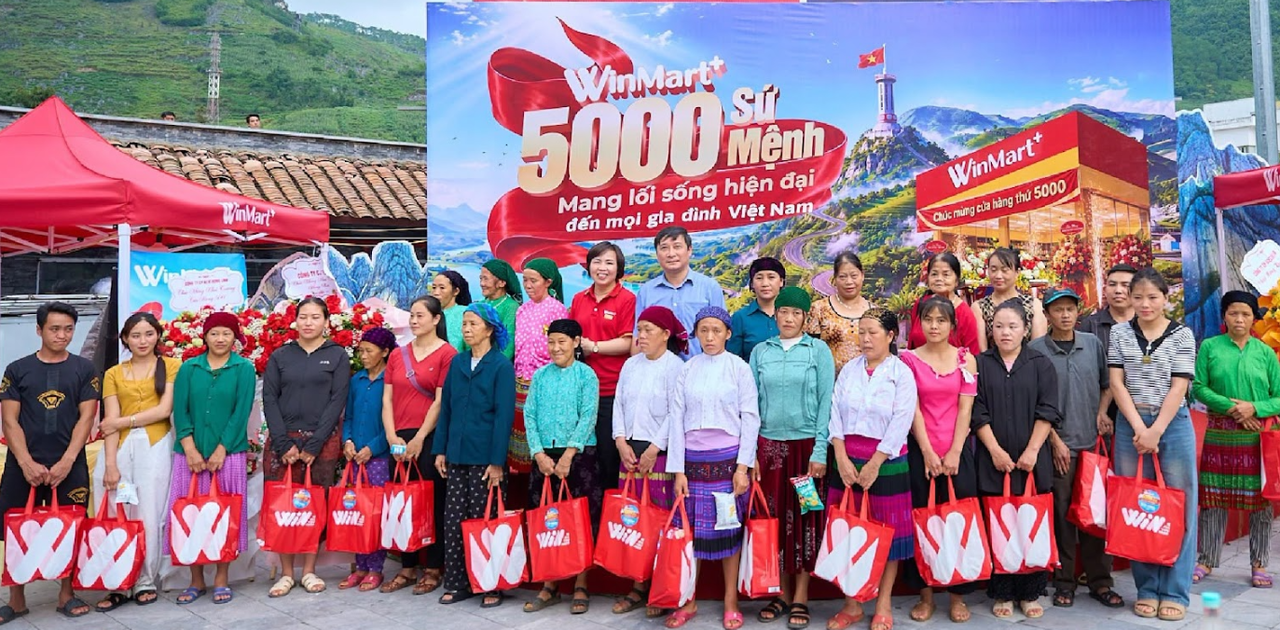 Hàng nghìn xuất quà được Winmart gửi tặng bà con địa phương.